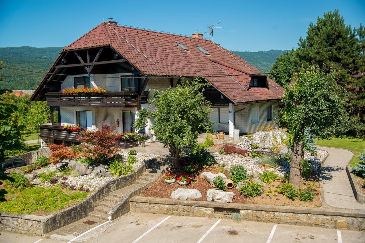 Hotel Zupancicev Hram Dragatuš Exterior foto